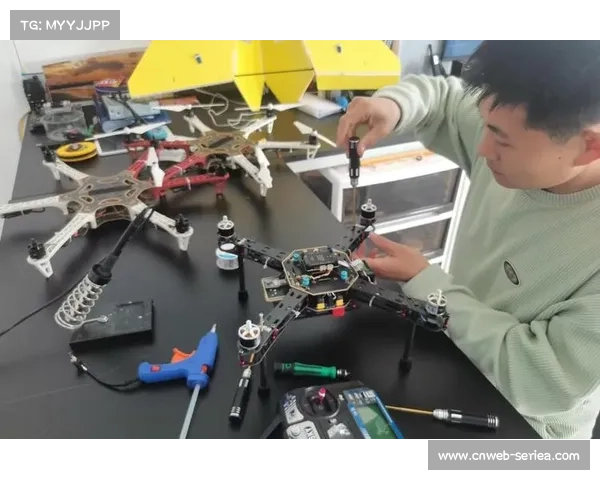 无人机足球锦标赛金子童操作技巧获赞 12岁选手展青少年创新思维 无人机足球锦标赛金子童操作技巧获赞 12岁选手展青少年创新思维