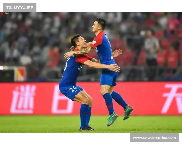 风暴主场上演T恤炮弹狂欢，球迷高呼“西雅图永不沉没”